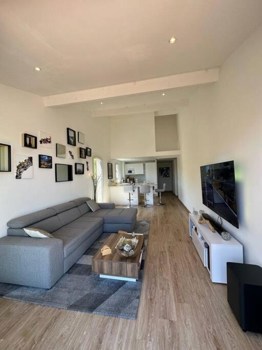L'Atelier Marin Sur Le Port Des Marines Apartment Cogolin Exterior photo