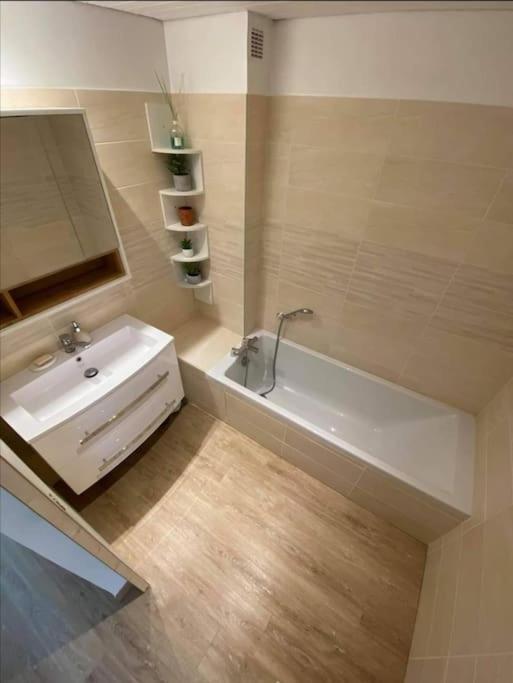 L'Atelier Marin Sur Le Port Des Marines Apartment Cogolin Exterior photo